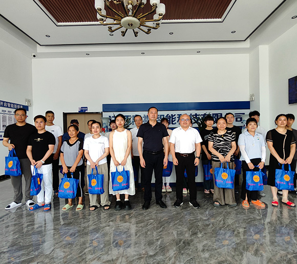 Забота о сотрудниках, дарящая прохладу летом – Shanghai Silk Optical