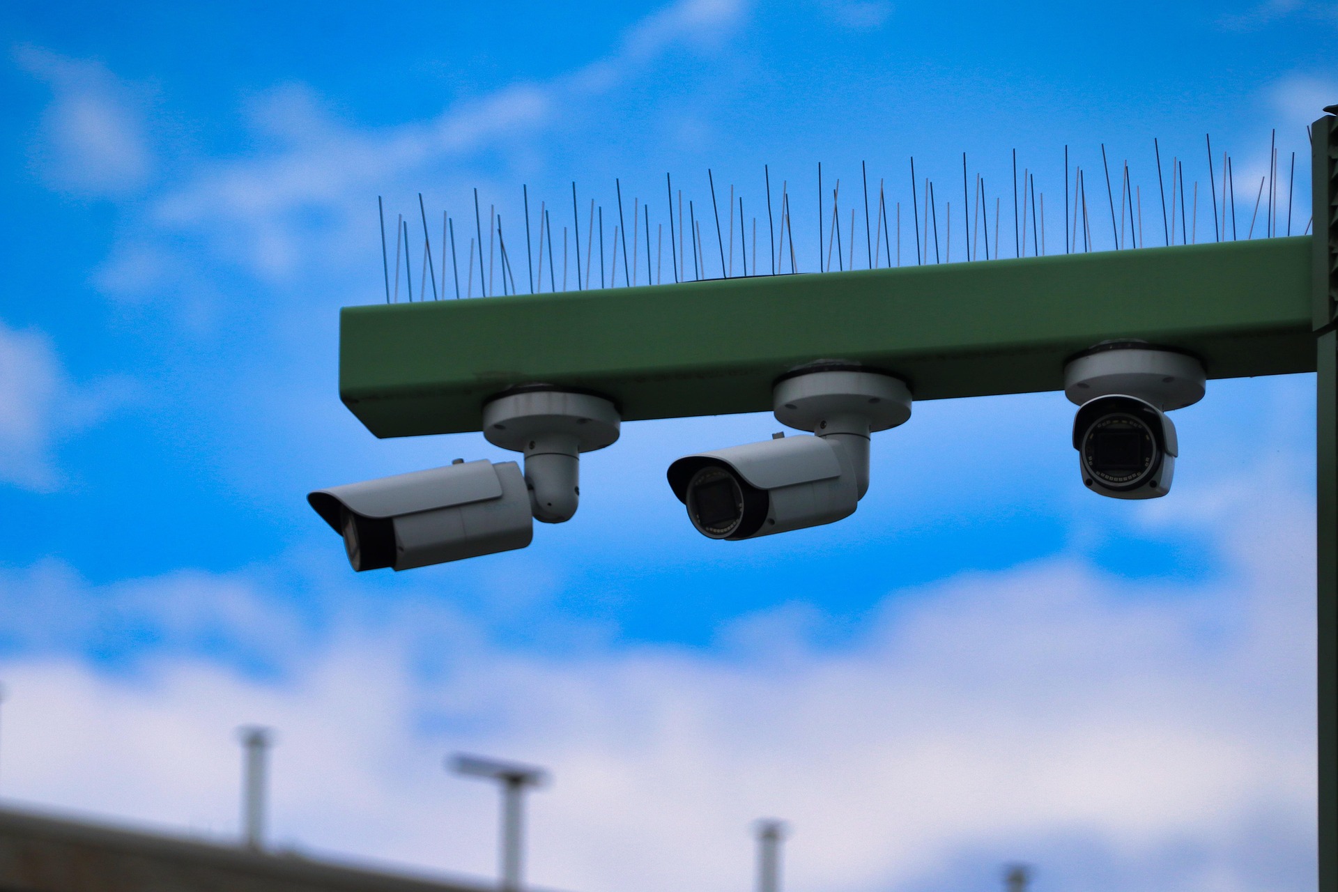 Прорыв в технологии защитных линз для слабого освещения: Black Light F1.0 против инфракрасного освещения